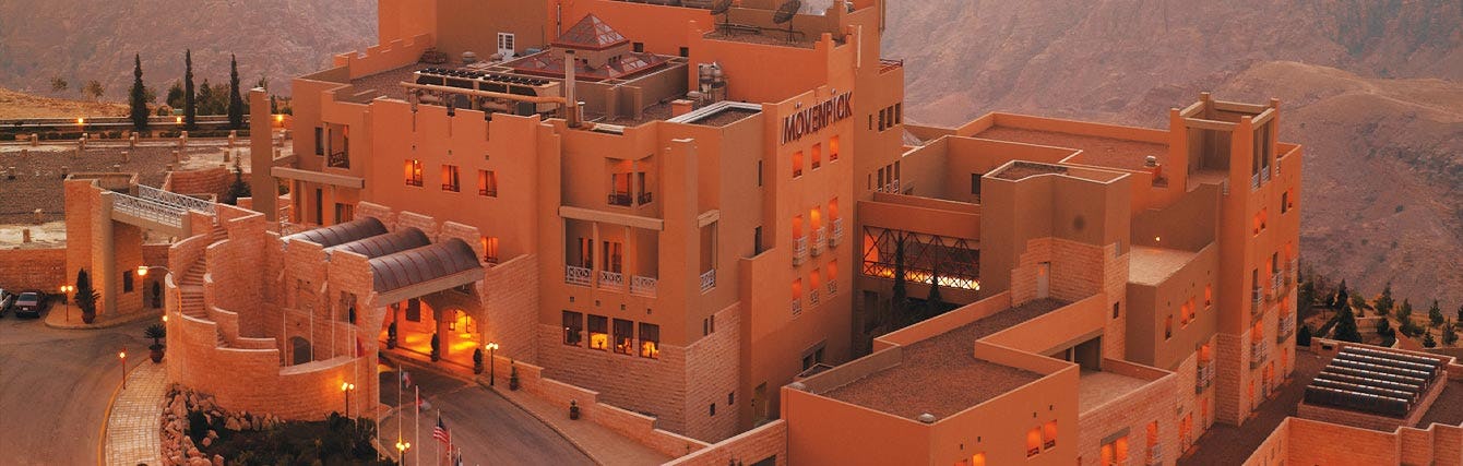 Mövenpick Nabatean Castle Hotel